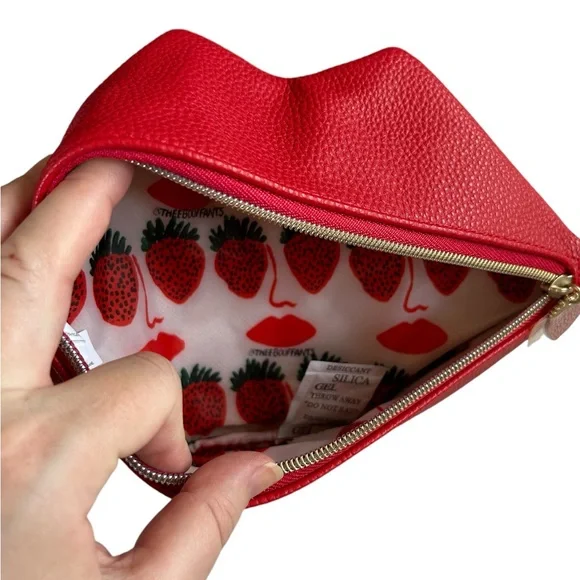 SALE Bouffants & Broken Hearts Sephora Berry Kissable Brush Set Ltd Edition NWT - Picture 5 of 10